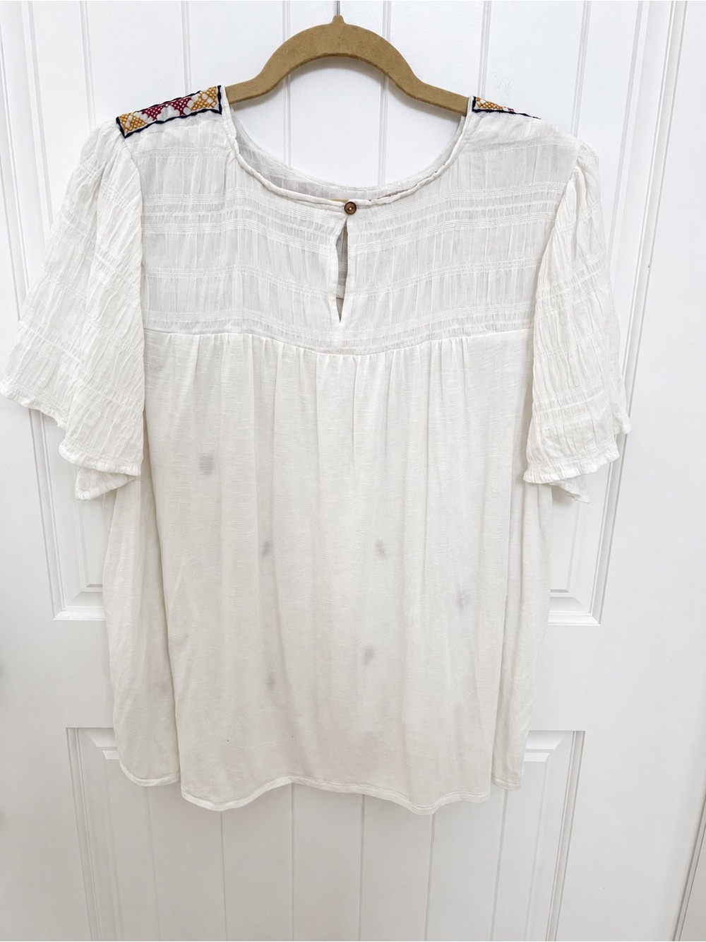 Knox Rose White Embroidered Boho Flutter Sleeve Top - Picture 8 of 10